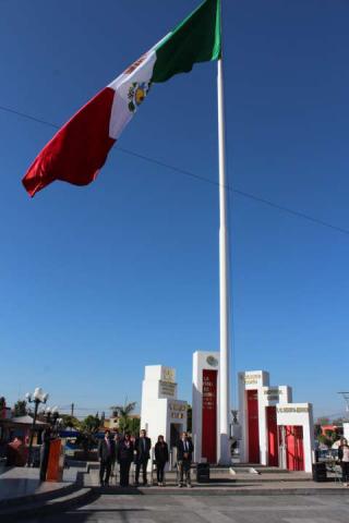 Conmemora Badillo Jaramillo el Día de la Bandera imagen 2