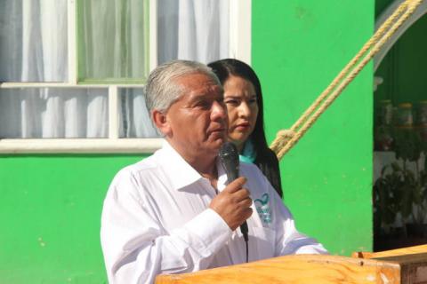 Alcalde entrega sillas de ruedas a discapacitados y adultos mayores imagen 1