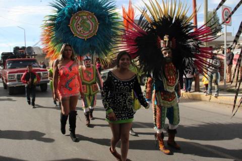 Desampedro López encabezo el desfile de feria del Tomate y la Canasta 2018 imagen 1