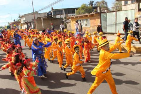 Desampedro López encabezo el desfile de feria del Tomate y la Canasta 2018 imagen 2