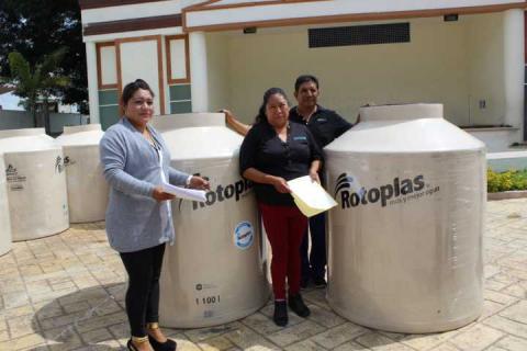 En Lardizábal, continúa la entrega de tinacos rotoplas imagen 6