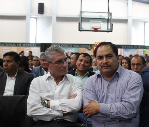 Funconario presume influyentismo y amenaza de muerte a periodista