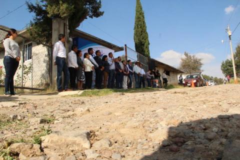 Alcalde inicia trabajos de pavimentación de 4 calles con una meta de 8,744 M2 imagen 3