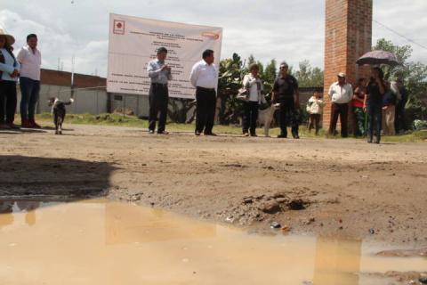 Alcalde inicia trabajos de pavimentación en la 16 de septiembre del barrio de Yoalcoatl imagen 1