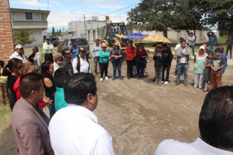 Alcalde inicia trabajos de pavimentación en la 16 de septiembre del barrio de Yoalcoatl imagen 3