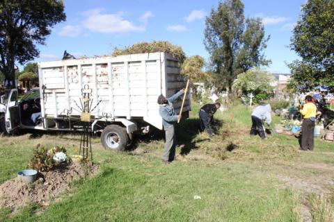 Recolectan 18 toneladas de basura en panteón de Chiautempan imagen 4