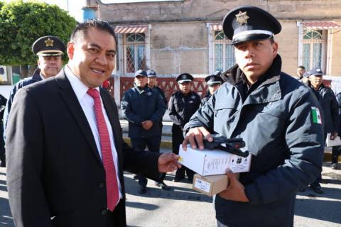Entregan apoyos Fortaseg a Policías de Santa Ana Chiautempan imagen 4
