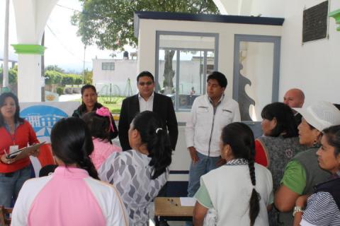 Reciben familias de Apetatitlán despensas por parte del DIF Estatal imagen 1