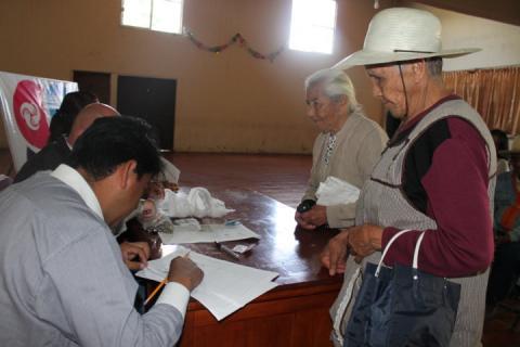 Reciben familias de Apetatitlán despensas por parte del DIF Estatal imagen 4