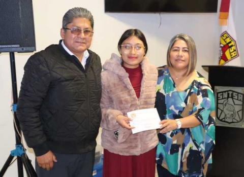 Sección 27 del SNTSA impulsa la excelencia académica de trabajadores y sus hijos estudiantes: Blanca Águila imagen 2