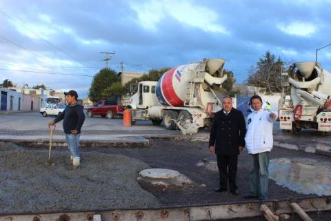 Continúa Ayuntamiento de Huamantla pavimentando calles con concreto imagen 2