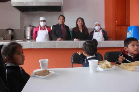 Alcalde mejora la alimentación de niños de preescolar con un comedor escolar imagen 4