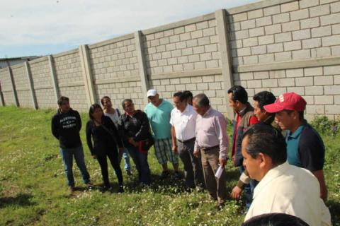 Alcalde mejora la infraestructura educativa de 2 escuelas con 209 ml de barda perimetral imagen 1