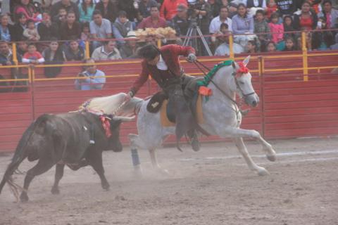 El hueyotlipense Diego Sánchez cortó una oreja imagen 11