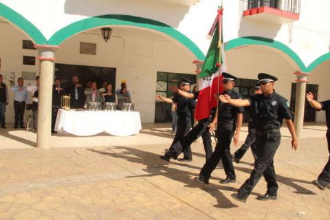 Alcalde beneficio a primaria Flores Magón con equipo para banda de guerra imagen 3