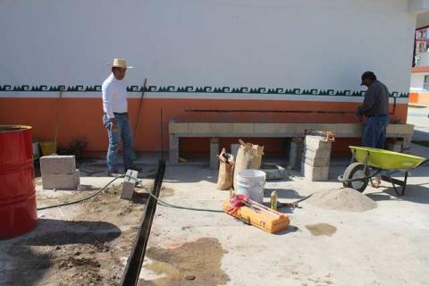 Alcalde brinda apoyo para realizar obra en el kínder “Federico Froebel” imagen 2
