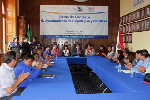 Firman contrato H. Ayuntamiento de Calpulalpan y Diconsa para proveer artículos básicos imagen 2