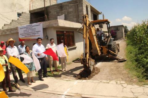 Alcalde atiende petición de vecinos y estos tendrán drenaje sanitario imagen 2