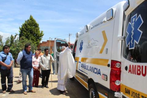 Alcalde entrega moderna ambulancia para traslados de enfermos imagen 3