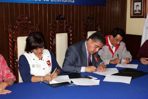 Firman contrato H. Ayuntamiento de Calpulalpan y Diconsa para proveer artículos básicos imagen 5