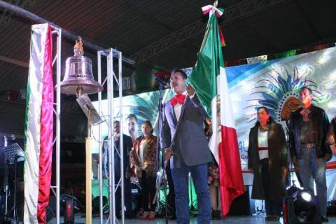 Alcalde encabezo el tradicional Grito de Independencia de México imagen 1