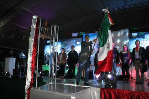 Alcalde encabezo el tradicional Grito de Independencia de México imagen 2