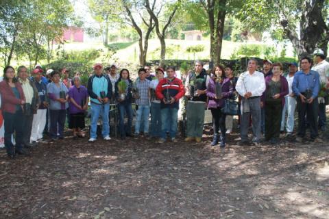 Inicia Apetatitlán segunda campaña de reforestación "Adopta un árbol frutal y forestal" imagen 3