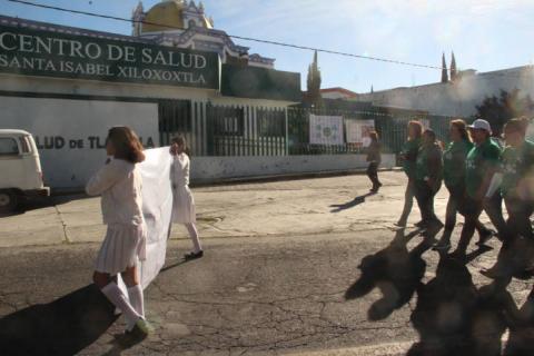 Con una caminata Xiloxoxtla se suma a la lucha contra el cáncer cervico uterino imagen 3