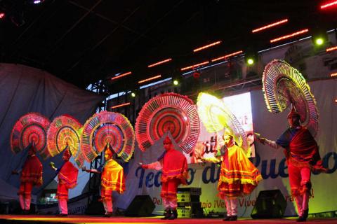 Feria “San Antonio Calpulalpan 2015” se Vive en Grande con Espectaculares Variedades en su Teatro del Pueblo imagen 4
