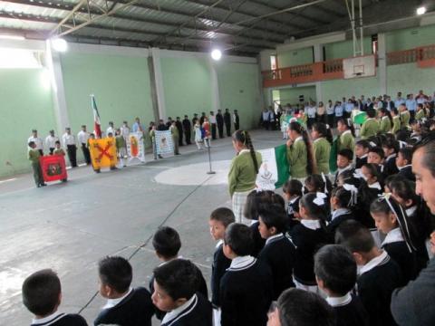 Celebran en Tetlanohcan el 194 aniversario del Día de la Bandera imagen 2