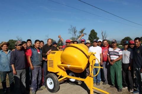 Más construcción de banquetas en Santa Cruz Tlaxcala imagen 2