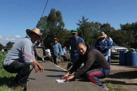Más construcción de banquetas en Santa Cruz Tlaxcala imagen 3