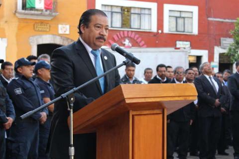 Alcalde de Zacatelco preside izamiento de bandera imagen 1