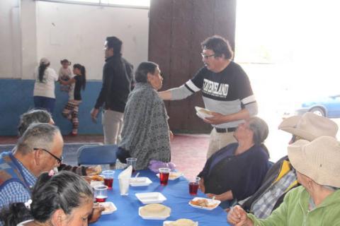 Alcalde Rosete Sánchez festejo a los abuelitos en su día con una comida imagen 3
