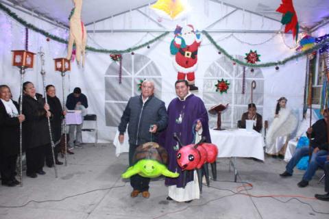 Alcalde de Teacalco impulsa las tradiciones de las posadas navideñas imagen 3