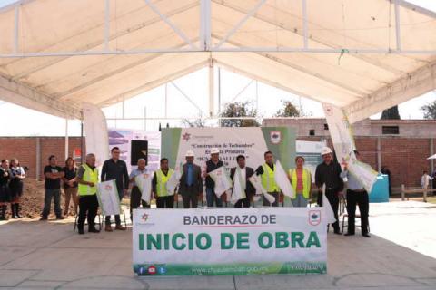 Alcalde impulsa la educación de 2 escuelas con una techumbre imagen 4