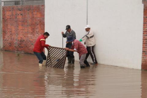 Recorre VGH zonas de riesgo por fuerte lluvia en las comunidades de Apetatitlán imagen 2