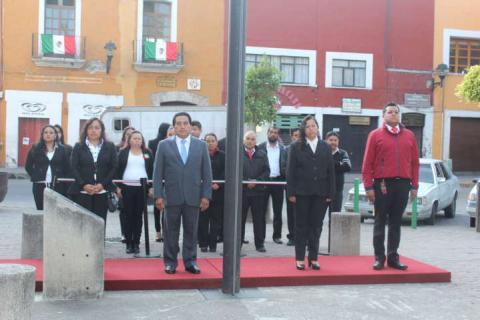 Alcalde fomenta los valores cívicos con Izamiento en la capital imagen 3