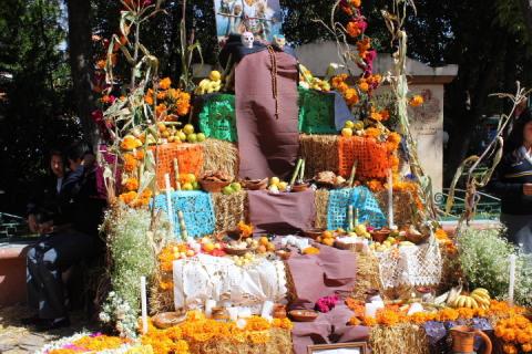 Huamantla sede del concurso estatal de ofrendas de día de muertos de la DGETI imagen 2