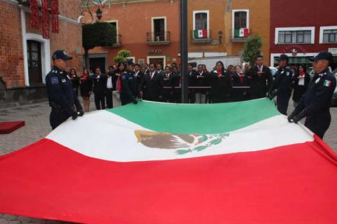 Preside alcalde Izamiento de Bandera alusivo al mes patrio imagen 3