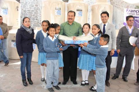 Entregan Francisco Román, Sánchez material deportivo a diferentes escuelas de Zacatelco imagen 7
