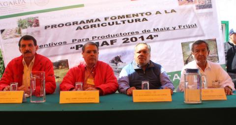 Entrega Alejandro Aguilar López paquetes tecnológicos a productores agrícolas imagen 5