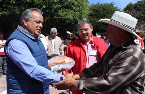 Entrega Alejandro Aguilar López paquetes tecnológicos a productores agrícolas imagen 1