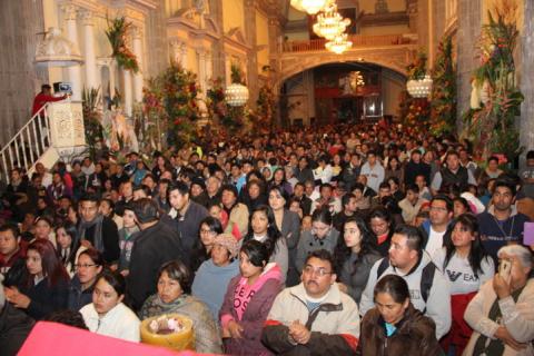 Asiste presidente municipal de Zacatelco a entonación de las mañanitas de Santa Inés imagen 6