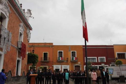 Encabeza VHR arrío de bandera en capital del Estado imagen 2