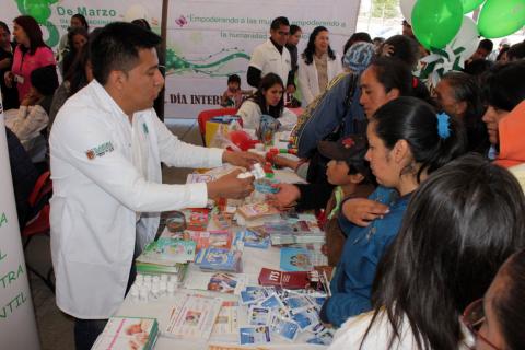 Con entrega de equipo médico y Jornada de Salud, conmemoran en Calpulalpan “Día de la Mujer” imagen 9