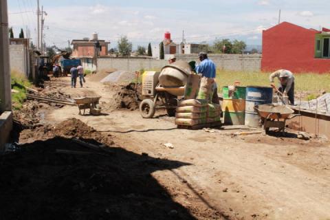 Se realiza obra de pavimentación en Matlalohcan Tetla De La Solidaridad