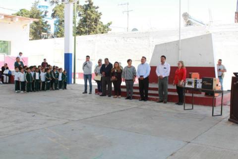 Con este mobiliario y equipo reforzamos la educación de los alumnos: alcalde imagen 4
