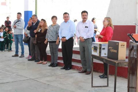 Con este mobiliario y equipo reforzamos la educación de los alumnos: alcalde imagen 1