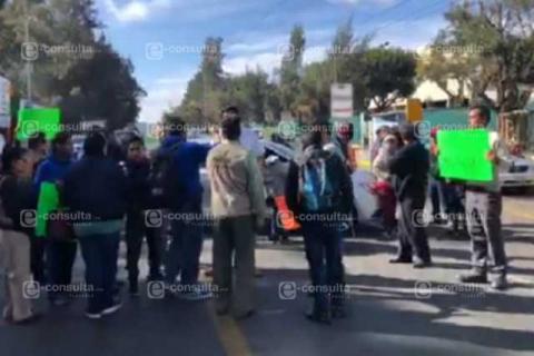 Cierran vialidad por mala atención del IMSS a enfermos renales